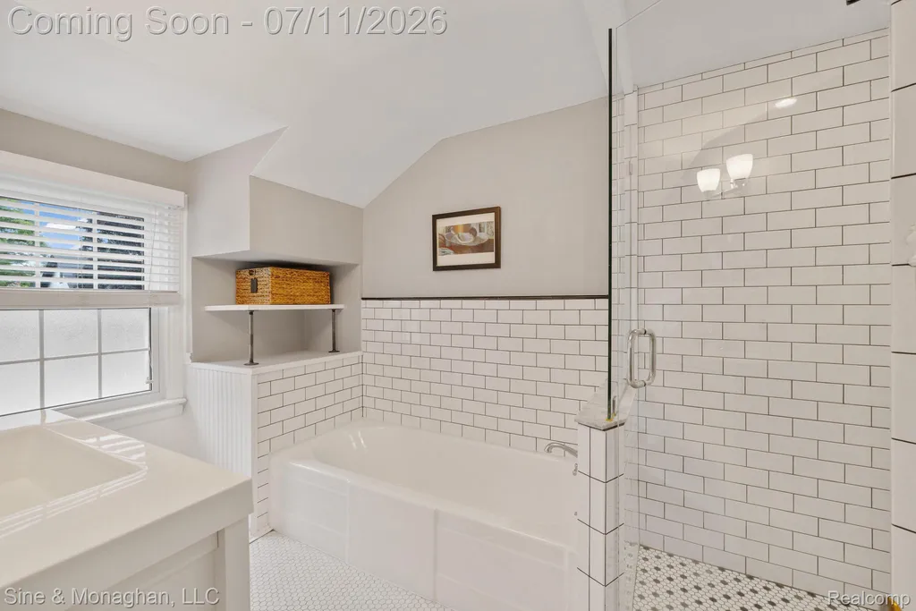 679 Neff Road Grosse Pointe City MI 48230