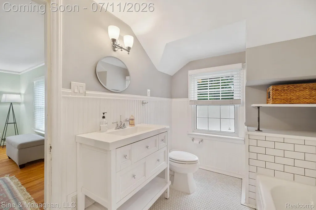 679 Neff Road Grosse Pointe City MI 48230