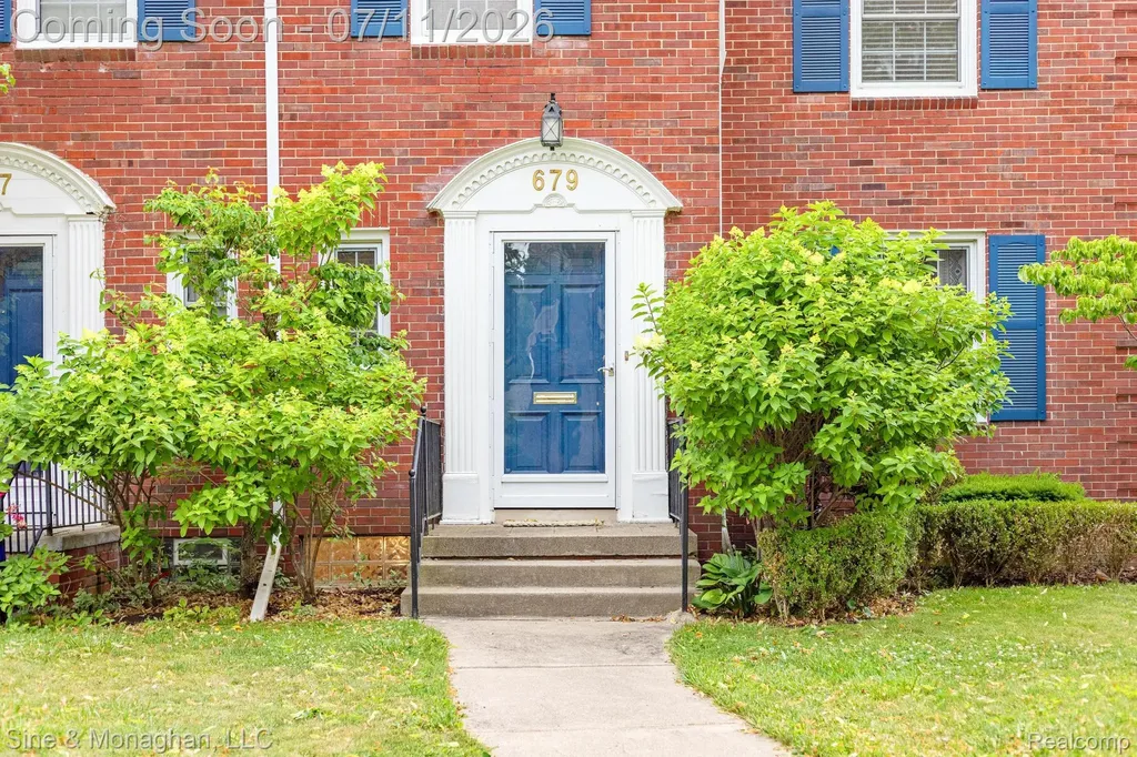 679 Neff Road Grosse Pointe City MI 48230
