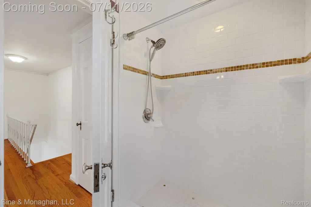 679 Neff Road Grosse Pointe City MI 48230