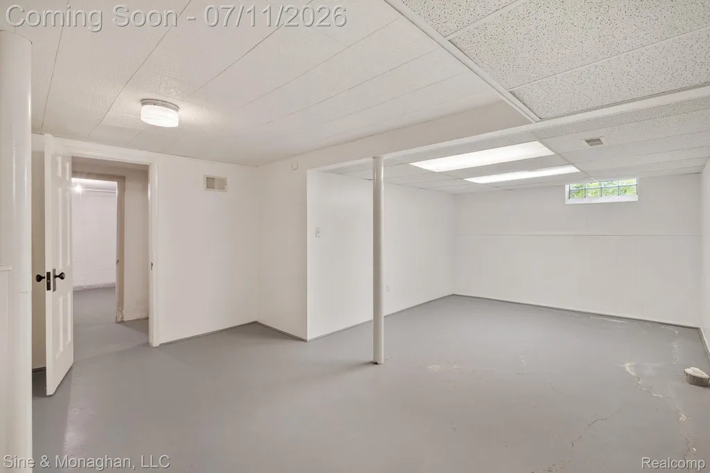 679 Neff Road Grosse Pointe City MI 48230