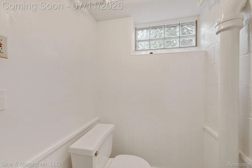 679 Neff Road Grosse Pointe City MI 48230