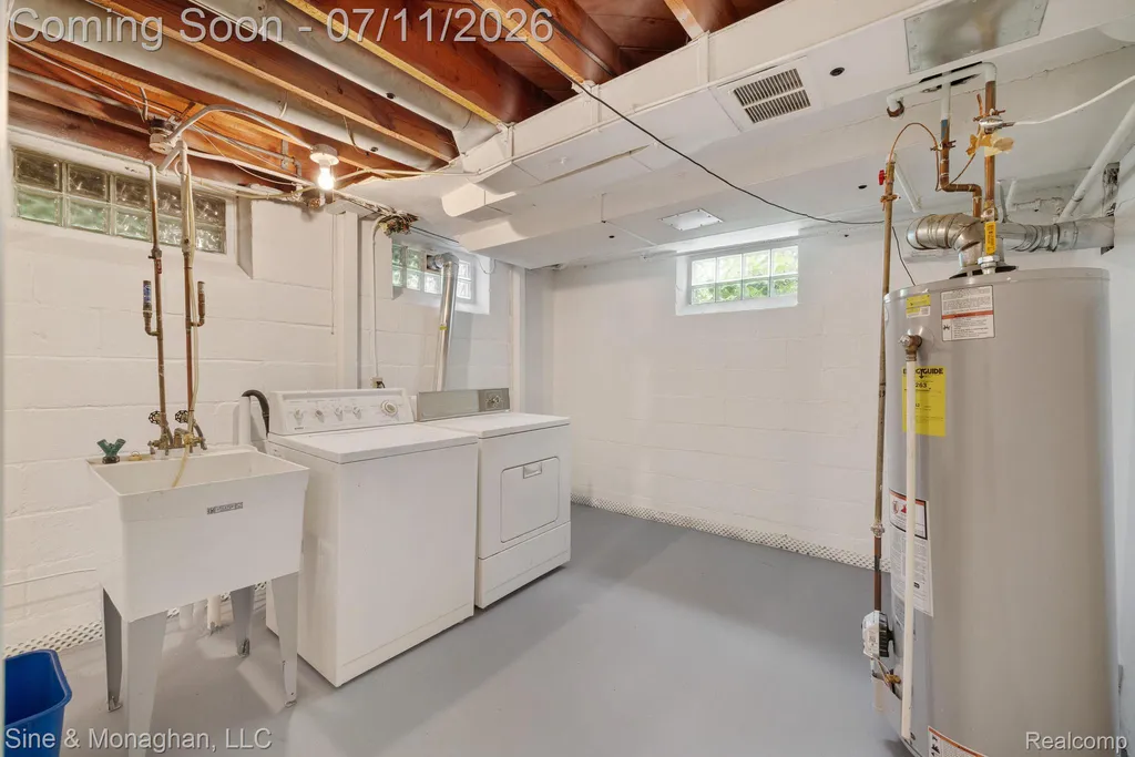 679 Neff Road Grosse Pointe City MI 48230