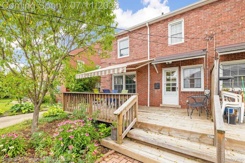 679 Neff Road Grosse Pointe City MI 48230