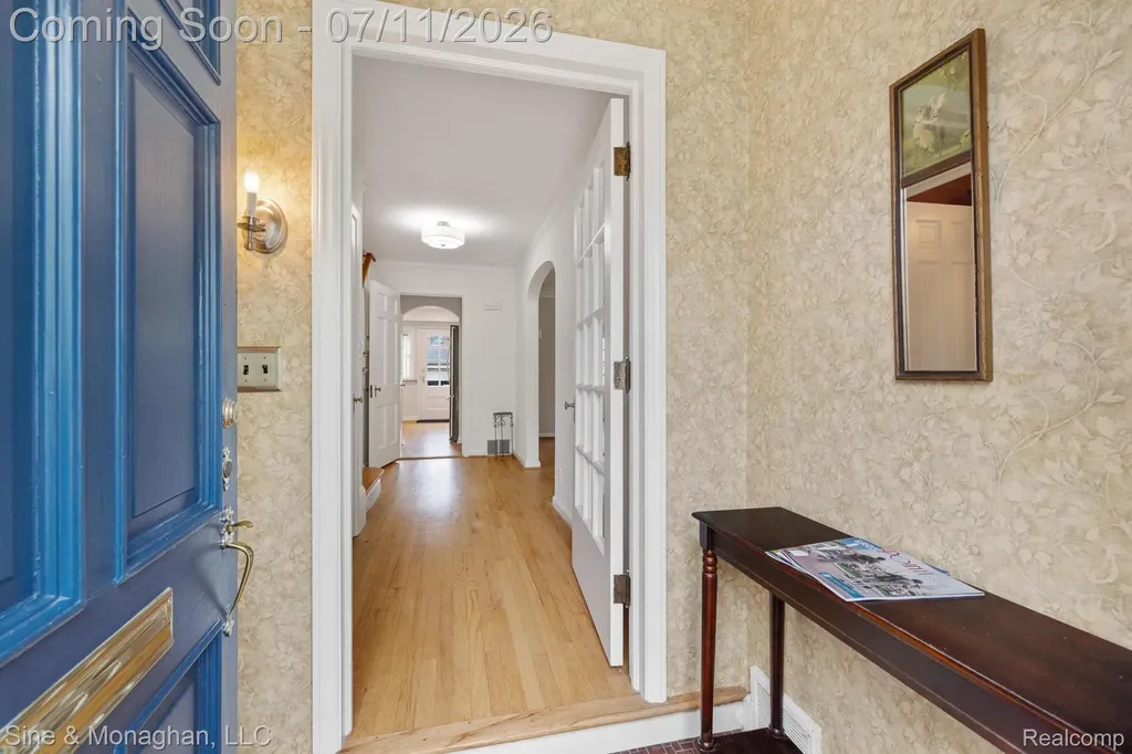 679 Neff Road Grosse Pointe City MI 48230