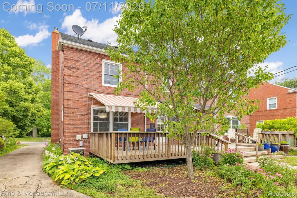 679 Neff Road Grosse Pointe City MI 48230