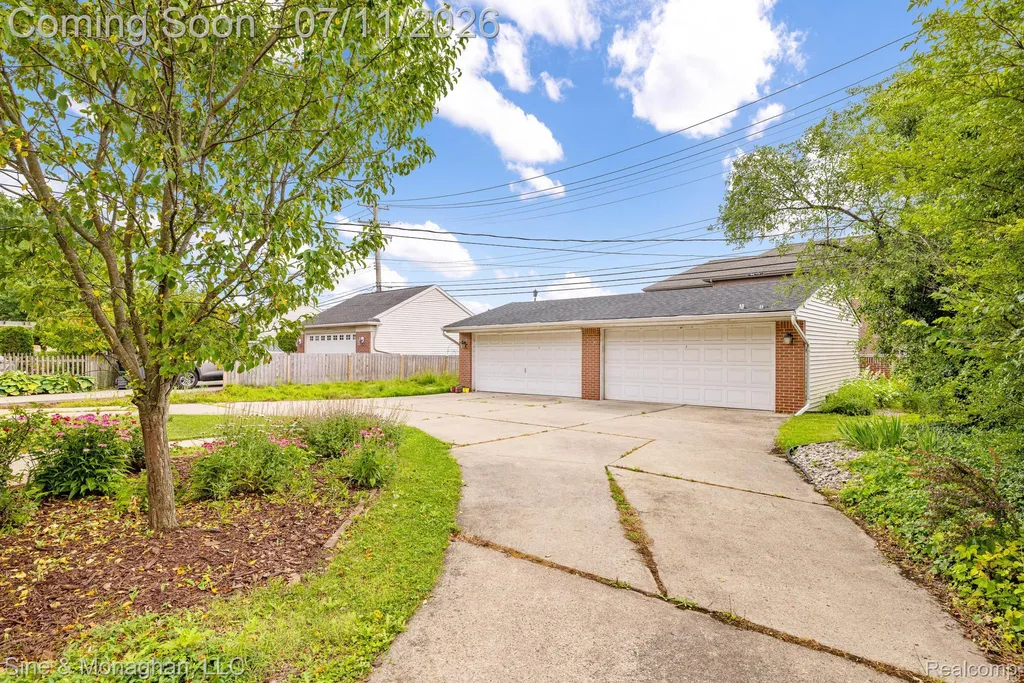 679 Neff Road Grosse Pointe City MI 48230