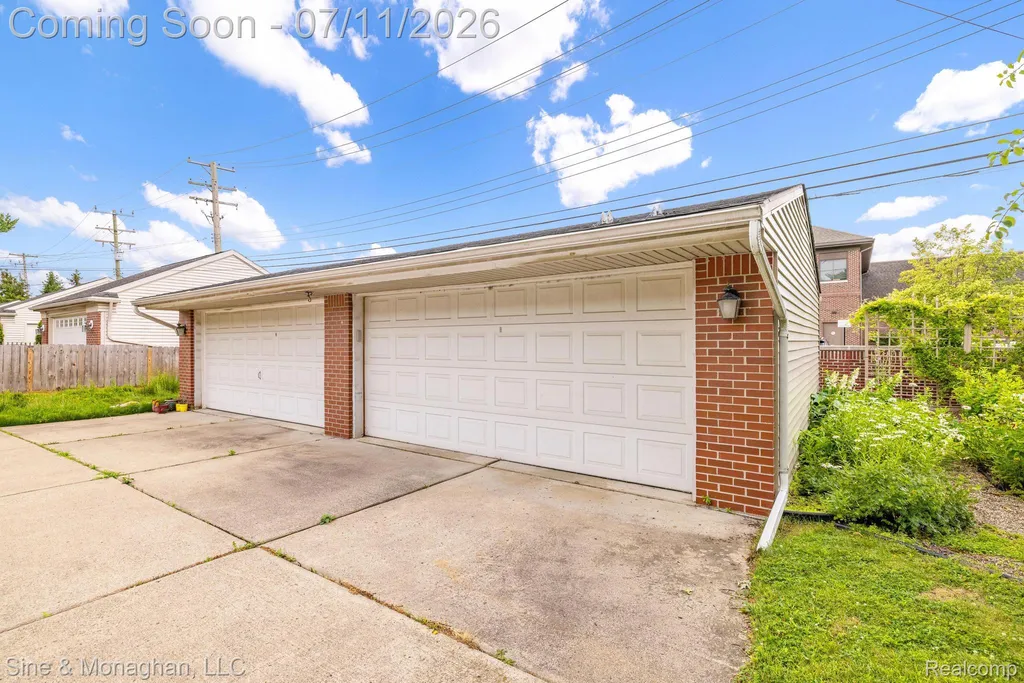 679 Neff Road Grosse Pointe City MI 48230