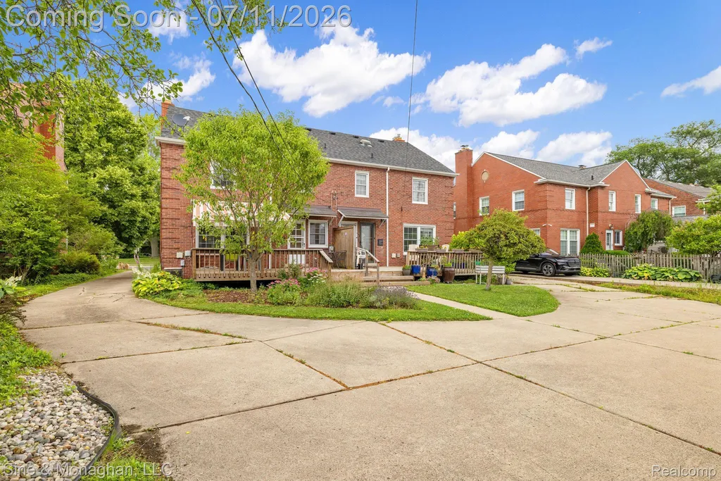679 Neff Road Grosse Pointe City MI 48230