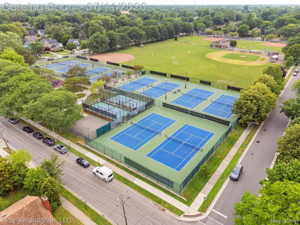 679 Neff Road Grosse Pointe City MI 48230