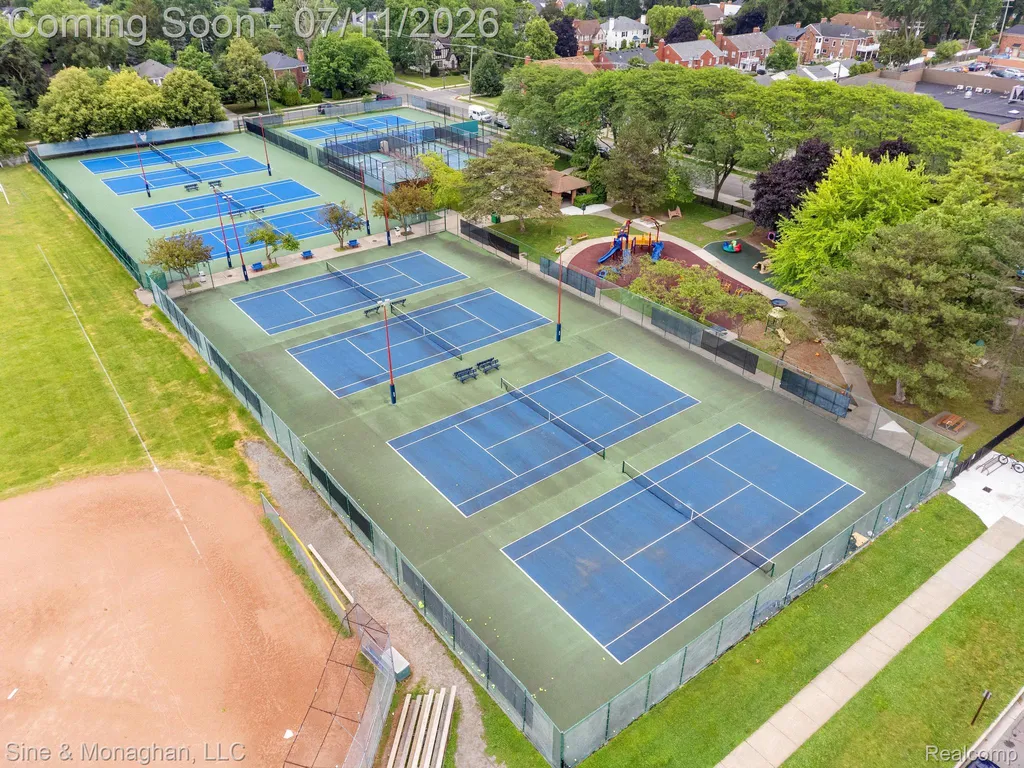 679 Neff Road Grosse Pointe City MI 48230