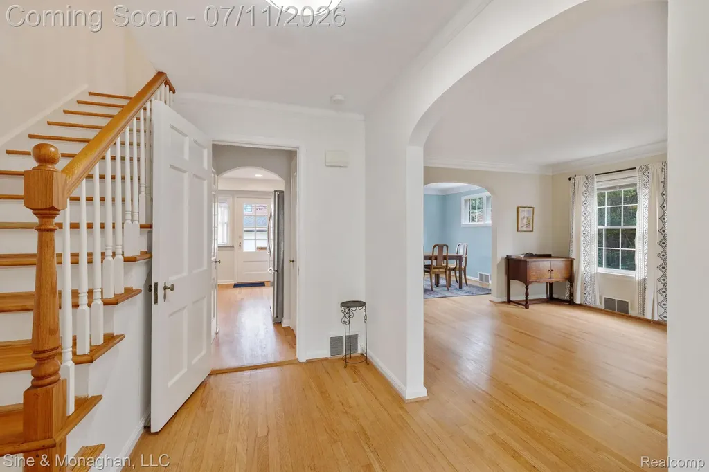 679 Neff Road Grosse Pointe City MI 48230