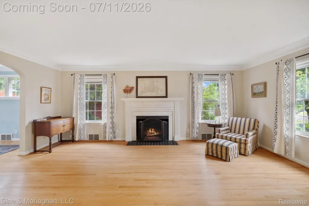 679 Neff Road Grosse Pointe City MI 48230