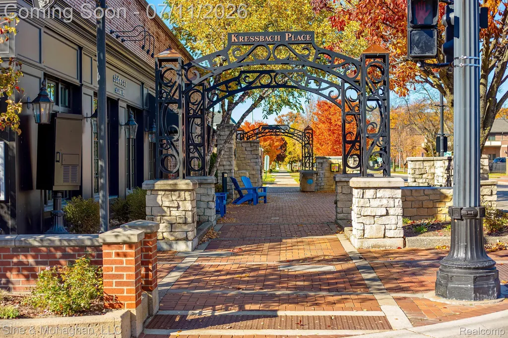 679 Neff Road Grosse Pointe City MI 48230