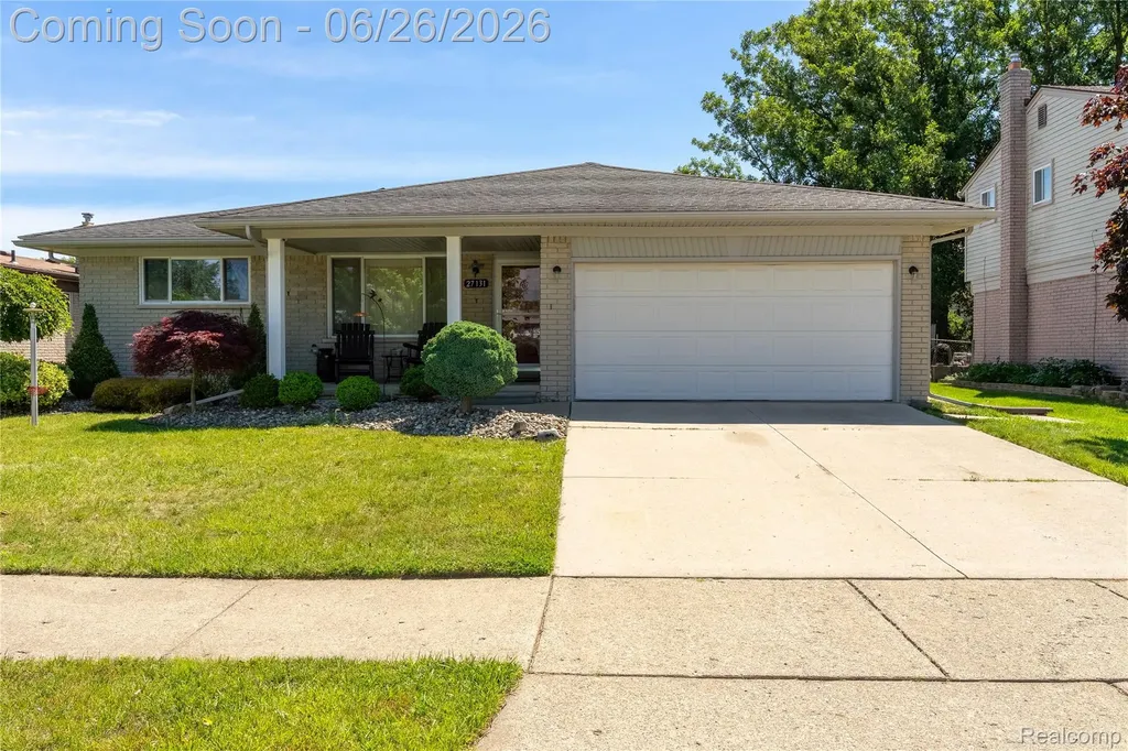 27131 Evelyn Avenue Brownstown Charter Township MI 48183