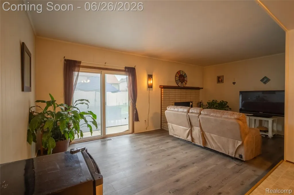 27131 Evelyn Avenue Brownstown Charter Township MI 48183