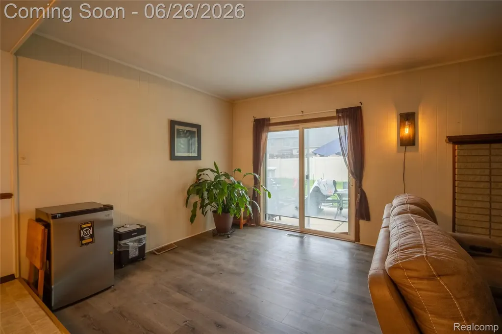 27131 Evelyn Avenue Brownstown Charter Township MI 48183