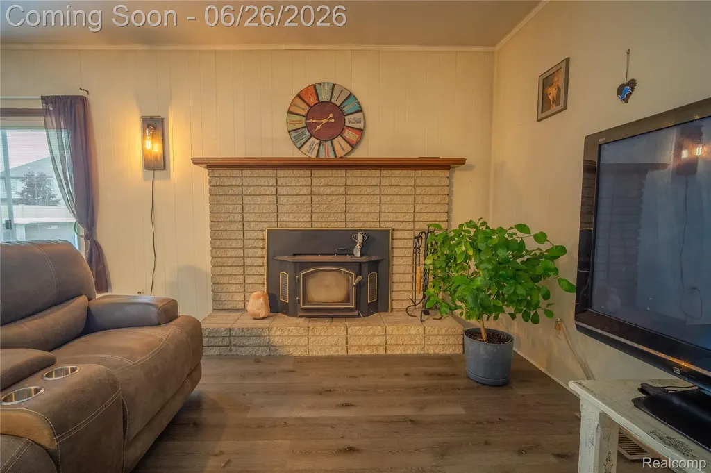 27131 Evelyn Avenue Brownstown Charter Township MI 48183