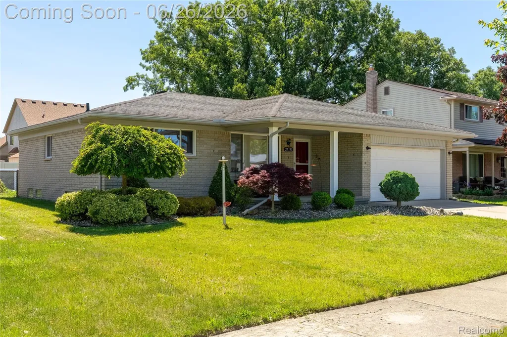 27131 Evelyn Avenue Brownstown Charter Township MI 48183