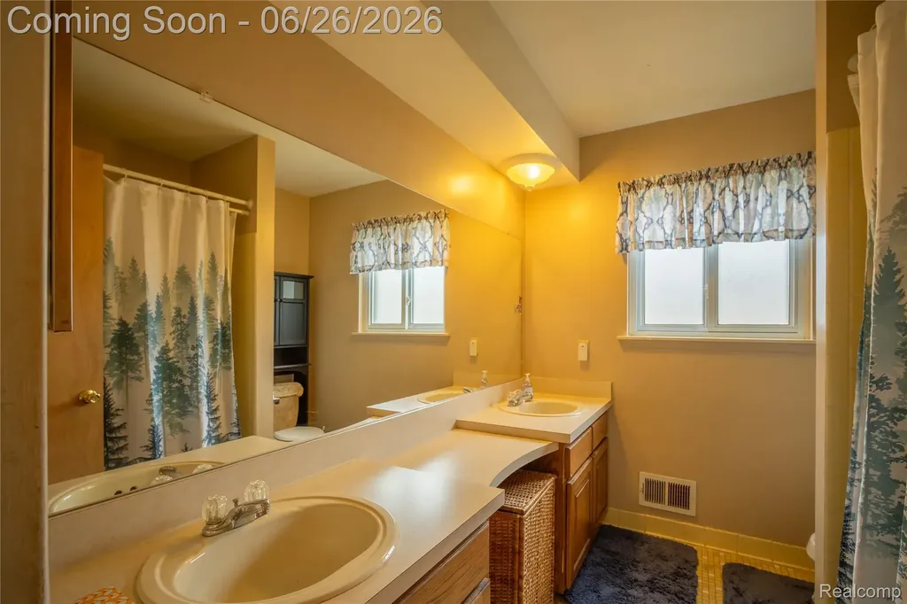 27131 Evelyn Avenue Brownstown Charter Township MI 48183