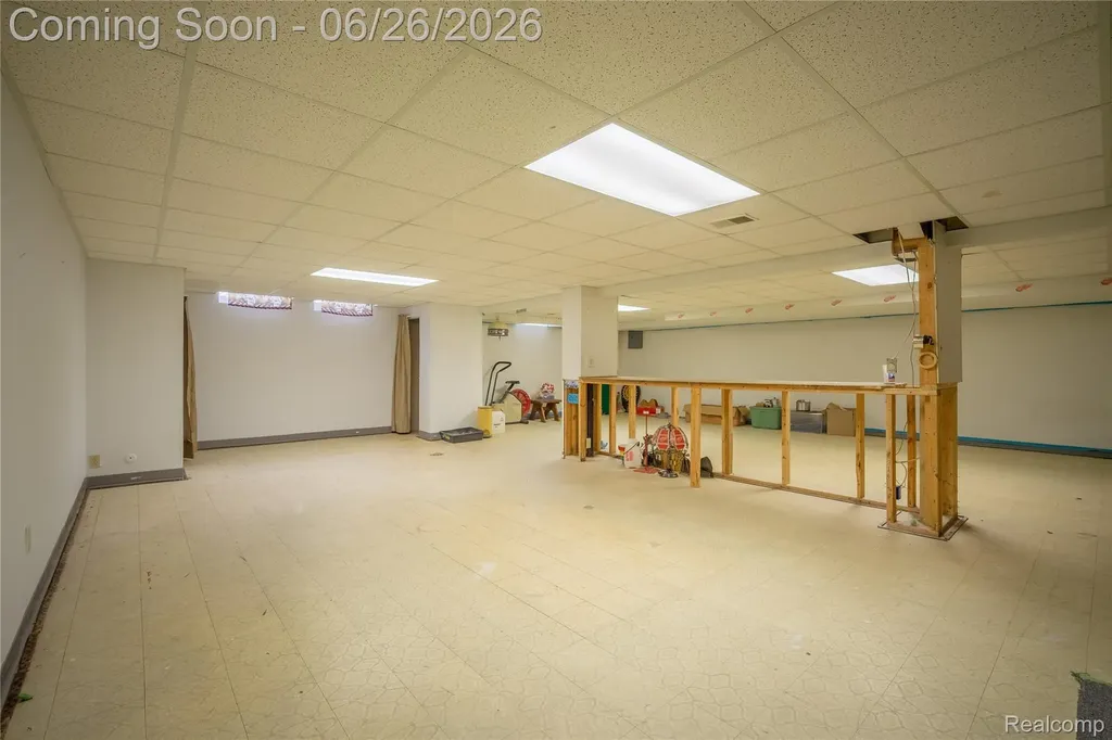27131 Evelyn Avenue Brownstown Charter Township MI 48183