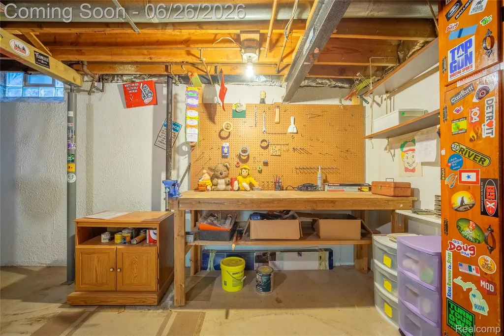 27131 Evelyn Avenue Brownstown Charter Township MI 48183