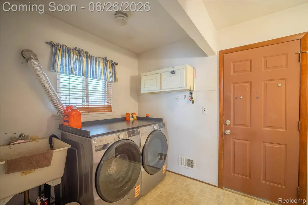 27131 Evelyn Avenue Brownstown Charter Township MI 48183