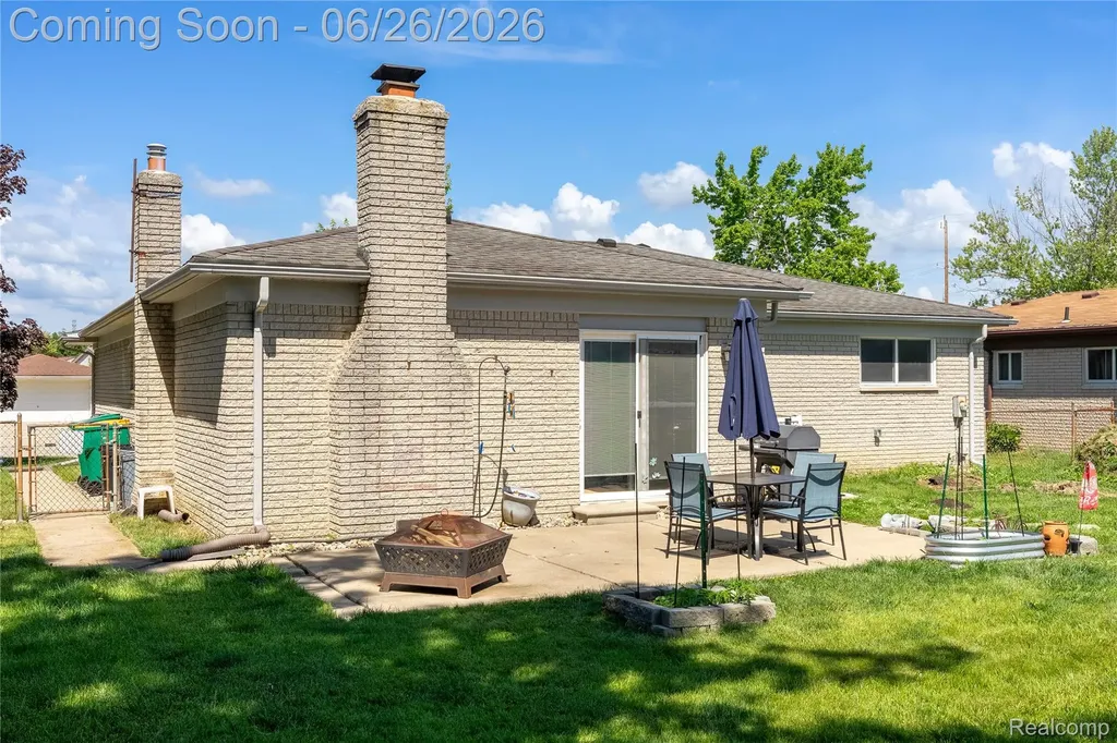 27131 Evelyn Avenue Brownstown Charter Township MI 48183