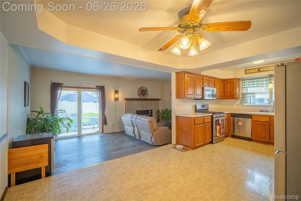 27131 Evelyn Avenue Brownstown Charter Township MI 48183