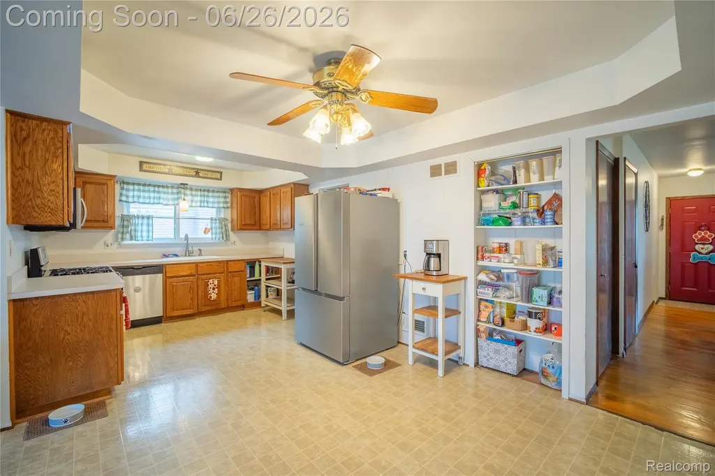 27131 Evelyn Avenue Brownstown Charter Township MI 48183