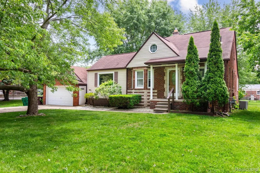 33627 Bock Street Garden City City MI 48135