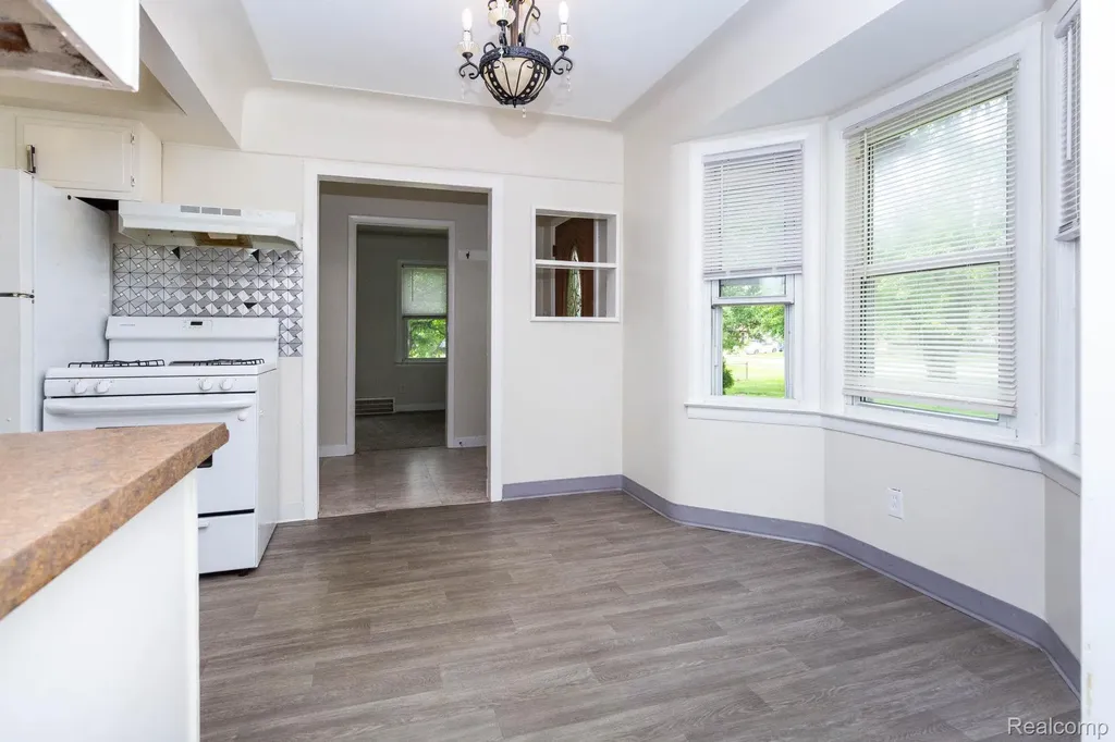 33627 Bock Street Garden City City MI 48135