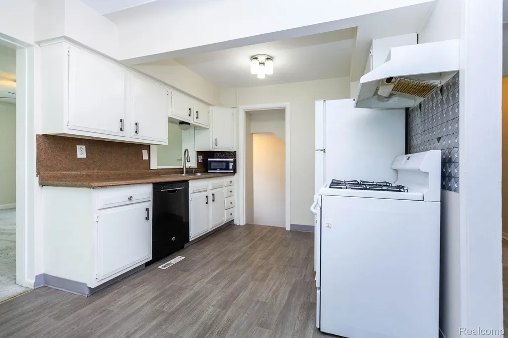 33627 Bock Street Garden City City MI 48135