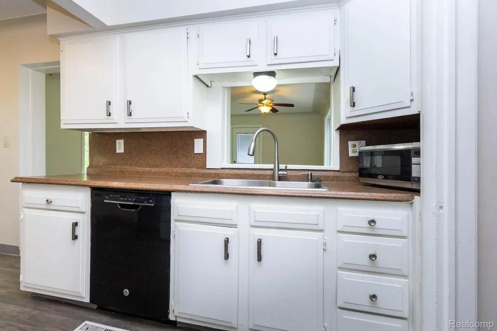 33627 Bock Street Garden City City MI 48135