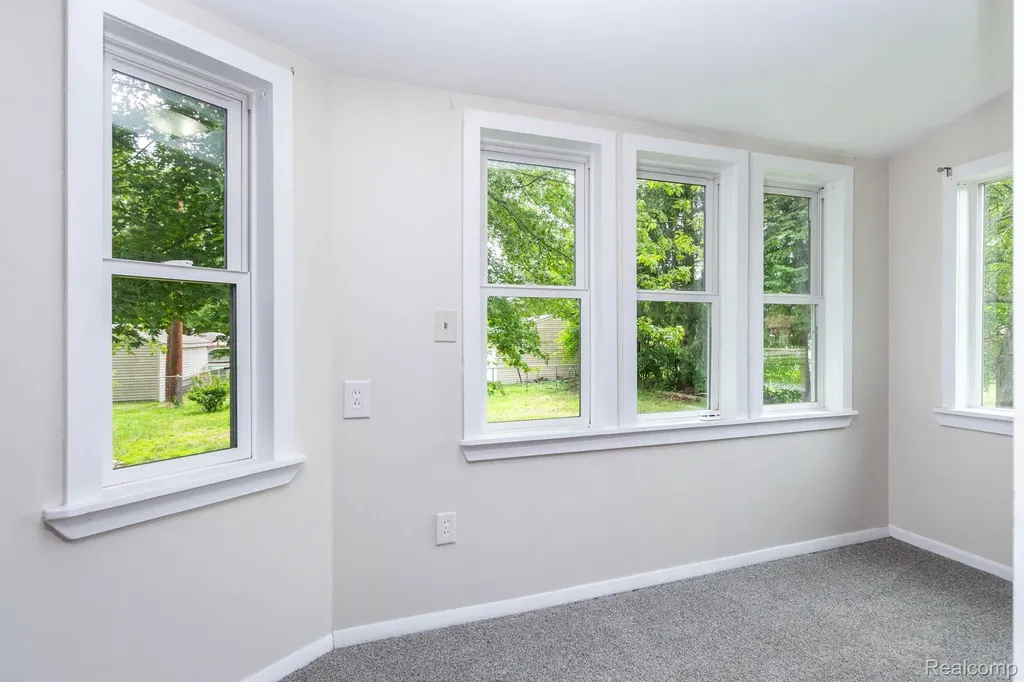 33627 Bock Street Garden City City MI 48135