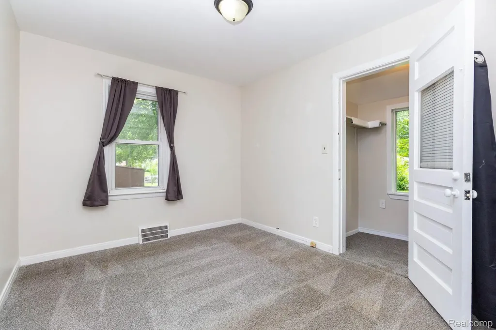 33627 Bock Street Garden City City MI 48135