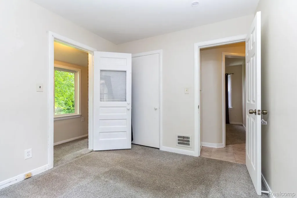 33627 Bock Street Garden City City MI 48135