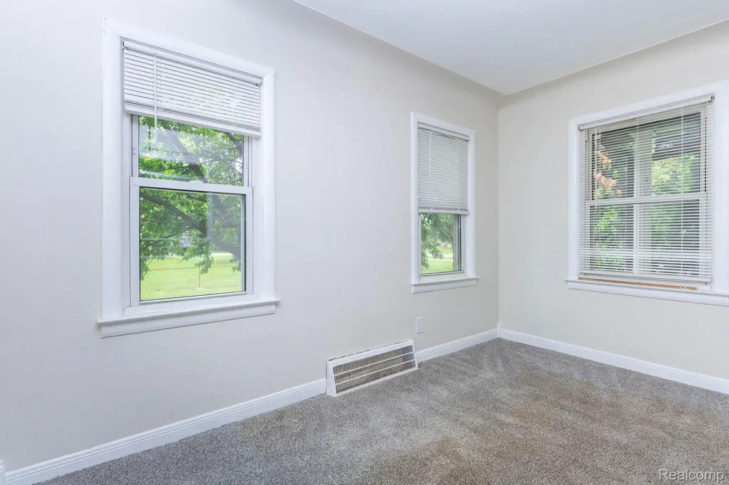 33627 Bock Street Garden City City MI 48135