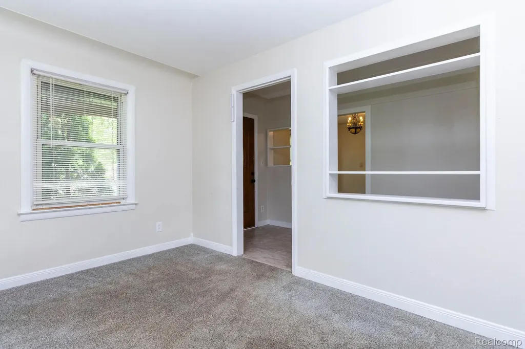 33627 Bock Street Garden City City MI 48135