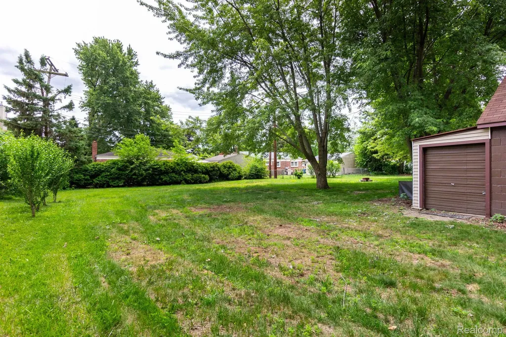 33627 Bock Street Garden City City MI 48135