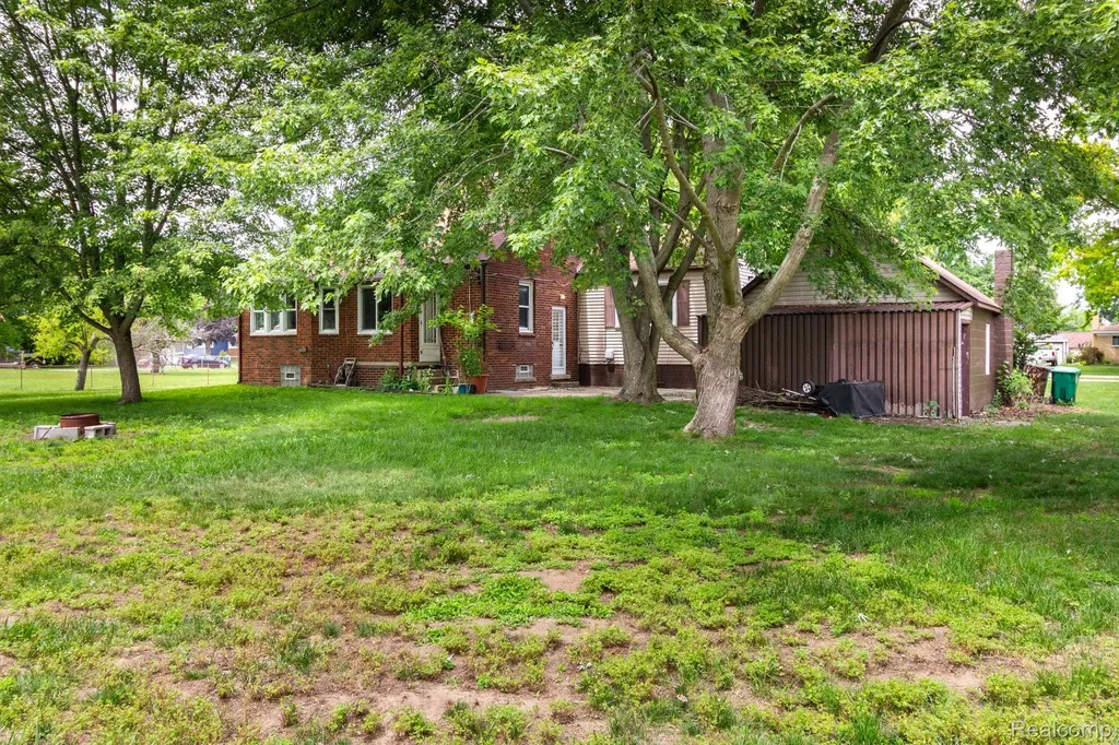 33627 Bock Street Garden City City MI 48135