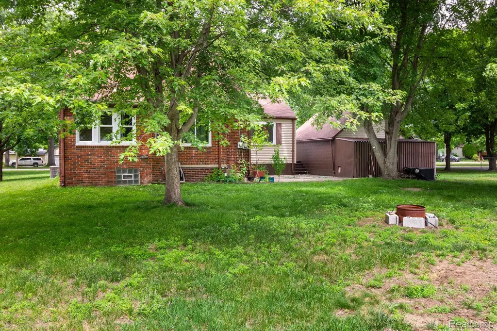 33627 Bock Street Garden City City MI 48135