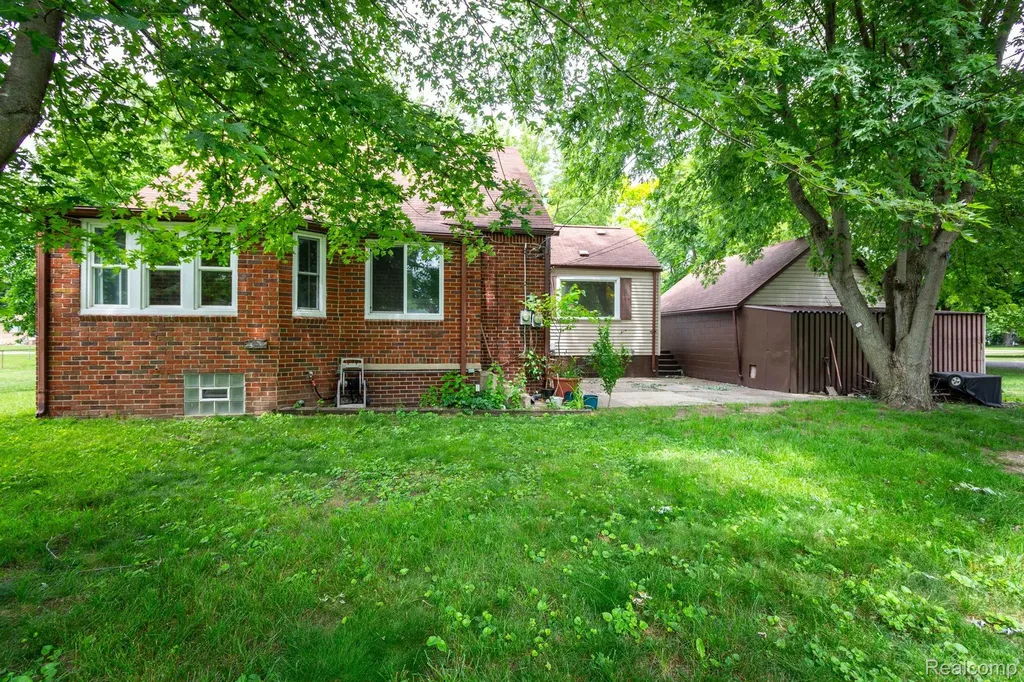 33627 Bock Street Garden City City MI 48135