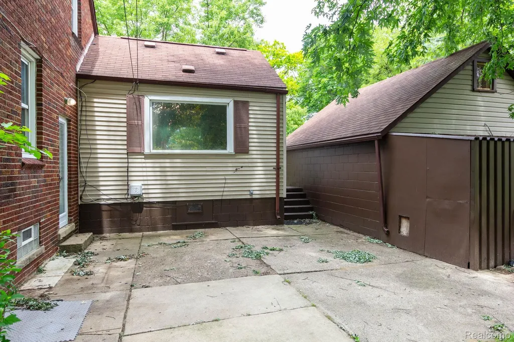 33627 Bock Street Garden City City MI 48135
