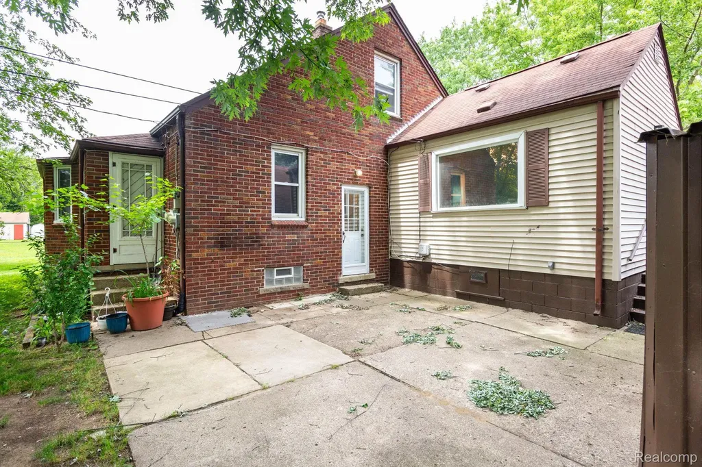 33627 Bock Street Garden City City MI 48135