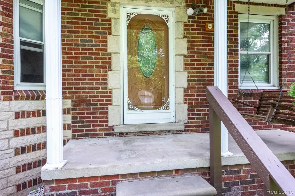 33627 Bock Street Garden City City MI 48135