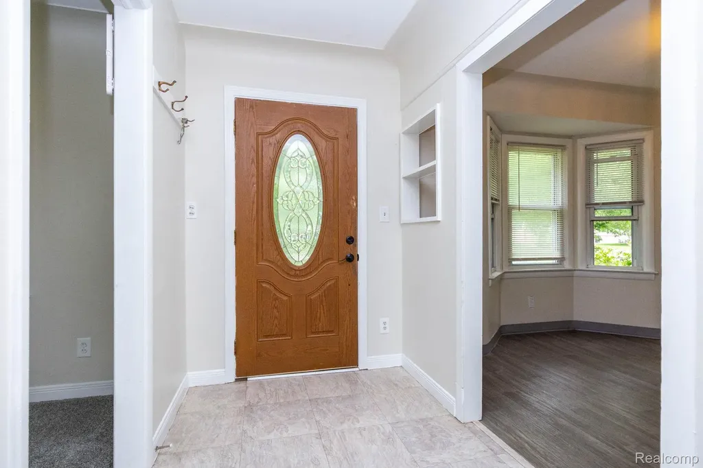 33627 Bock Street Garden City City MI 48135