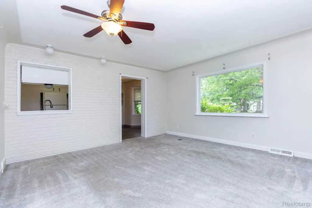 33627 Bock Street Garden City City MI 48135