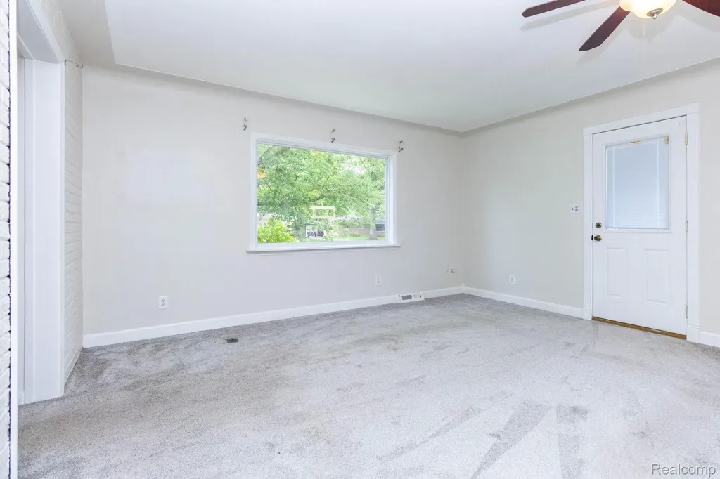 33627 Bock Street Garden City City MI 48135