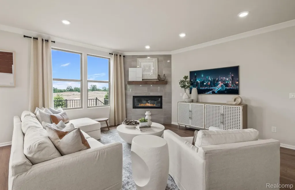 3069 Wyvern Lake Orion Village MI 48259